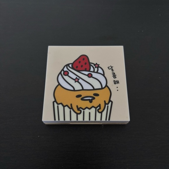 Sanrio Makeup Bundle (Eyeshadow and setting spray? - Picture 3 of 6